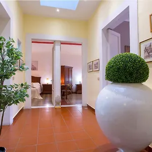 bruca-house.taorminaitalyhotels.com/